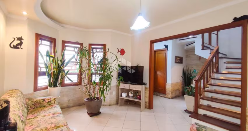 Casa de 4 Dormitórios com 2 Vagas em Condomínio Fechado no Ecoville
