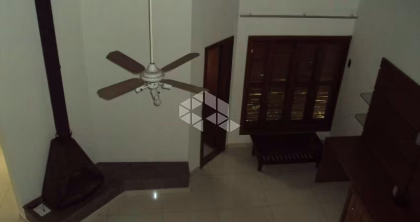 Casa de 4 Dormitórios, 2 Suítes, com Closet, Jardim e Piscina no Jardim Itu