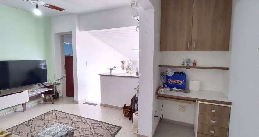 Apartamento de 2 dormitórios, com 3 vagas cobertas, 53m², elevador, no Centro Histórico