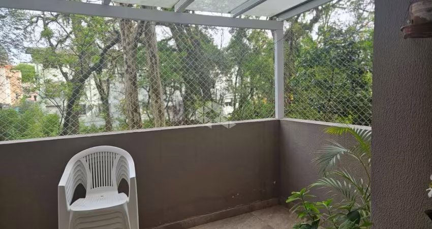 Apartamento Garden à venda com 02 dormitórios / quartos sendo 01 suíte e garagem no bairro Teresópolis em Porto Alegre / RS.