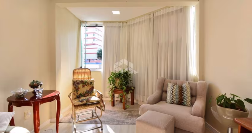 APARTAMENTO SEMIMOBILIADO COM 3 QUARTOS SENDO 1 SUÍTE E 1 VAGA DE GARAGEM EM COQUEIROS FLORIANÓPOLIS