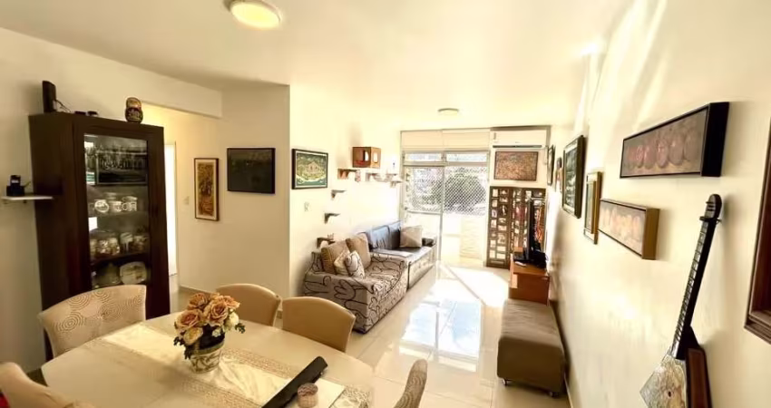 APARTAMENTO SEMIMOBILIADO NO CENTRO DE FLORIANÓPOLIS COM 3 QUARTOS SENDO 1 SUÍTE E 1 VAGA DE GARAGEM