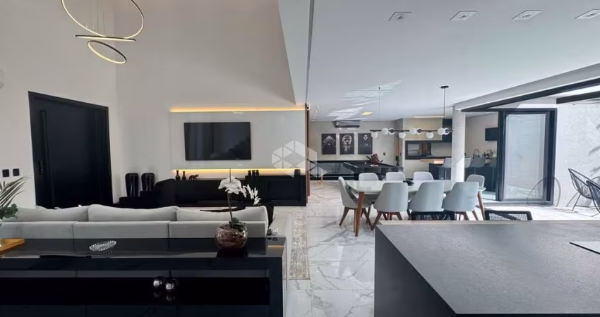 Casa em condominio com 3 suites em Cachoeirinha/RS