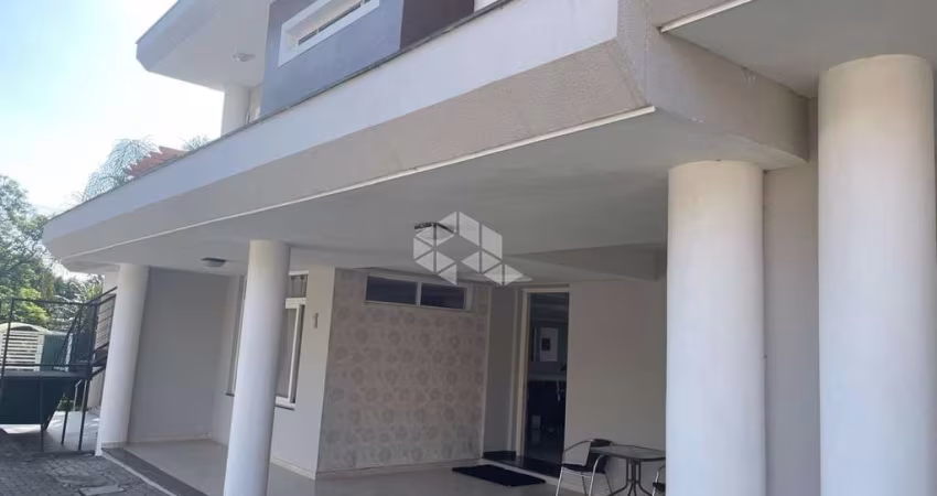 Casa Condomínio Fechado (03) Dormitórios/Quartos suítes 2 vagas no bairro Tristeza