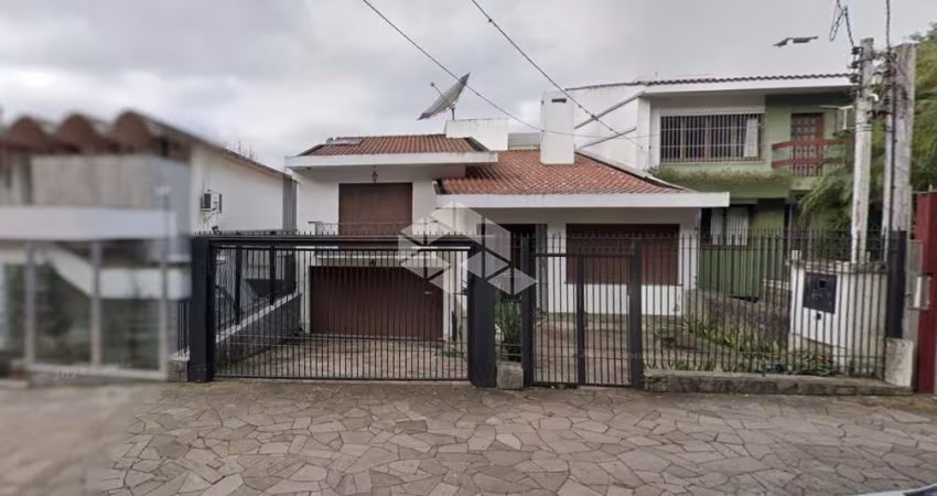 Espetacular Casa com 530m² no Bairro Higienópolis, perto Pastor Dohms e Sogipa
