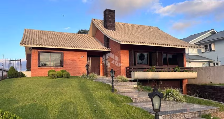 Casa de esquina,  alto padrão, mobiliada, com 4 dormitórios no centro de Vacaria