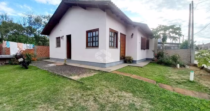 Casa alvenaria plana 2 dormitórios, sala, cozinha, 1 banheiro, vaga para estacionamento, aceita financiamento e FGTS.