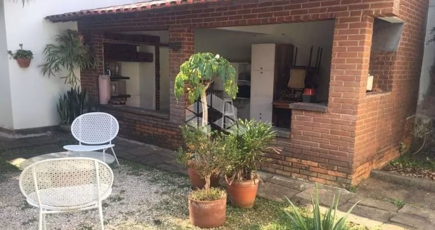 VENDA Casa térrea de 180m² com 4 dormitórios e 4 vagas no Brooklin, próximo a Berrini