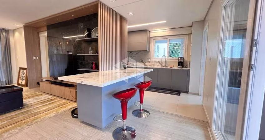 Apartamento semimobiliado com 3 dormitórios, suíte e 4 vagas no Madureita
