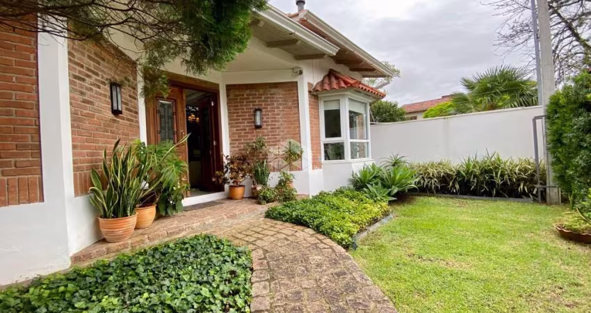 Casa de 4 dormitórios com 300m² privativos com 5 vagas de garagem no bairro Jardim Planalto
