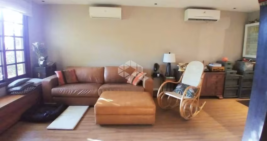 Casa em condomínio com 3 dormitórios na Tristeza