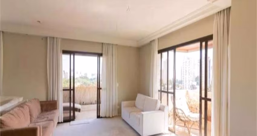 Apartamento à Venda em Moema Pássaros - 236m², 4 Suítes, 4 Vagas Vista Livre
