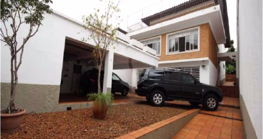 Casa comercial ideal para Clinica.
