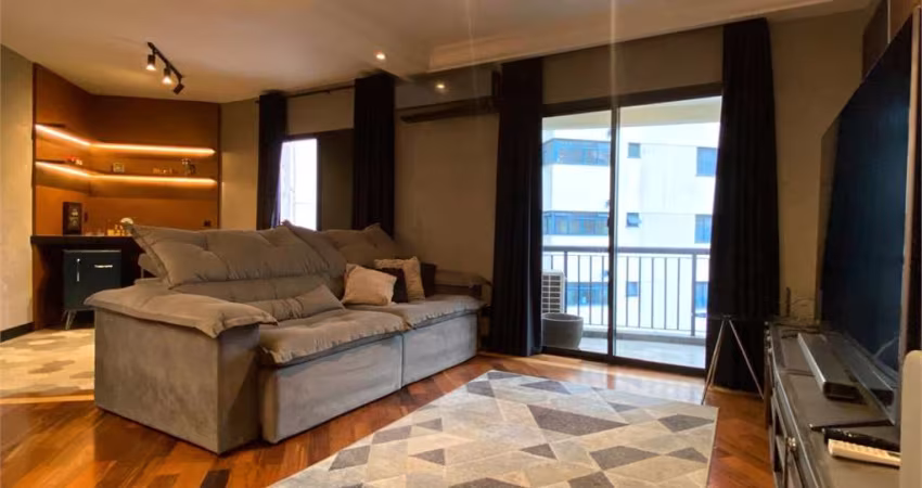Apartamento à venda andar alto de 'Porteira Fechada!!! 2 dormitórios com 1 suite, 2 vagas, terraço, reformado!