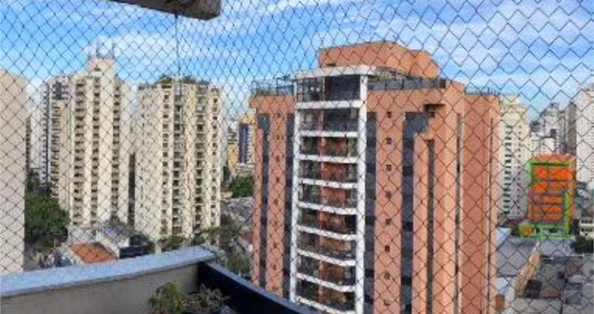 Apartamento tipo com 300 m2, 4 dormitórios (2 suítes) e 2 vagas de garagem, a venda em Moema