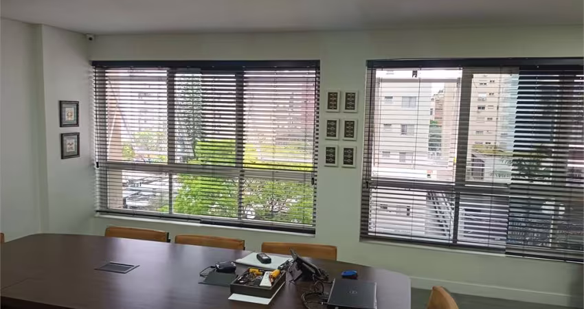 SALAS COMERCIAIS INTEGRADAS E REFORMADAS 200 M2