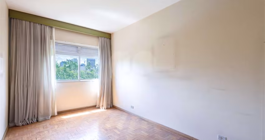 Jardim Europa. 3 dts, 1 suite, 1 vaga.