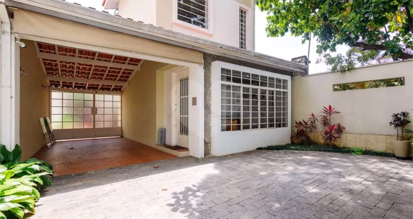 Lindíssimo sobrado com 180m²au, 240m² de terreno, 3 quartos, 1 suíte, 3 vagas ensolarado