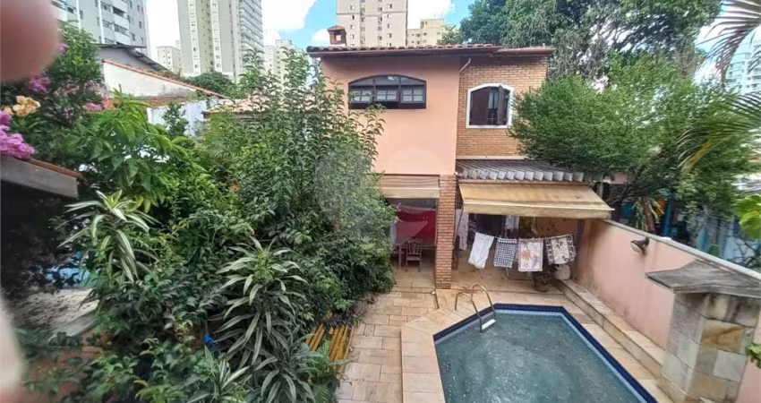 Sobrado com piscina na Vila Mariana, 03 dorm e 02 vagas