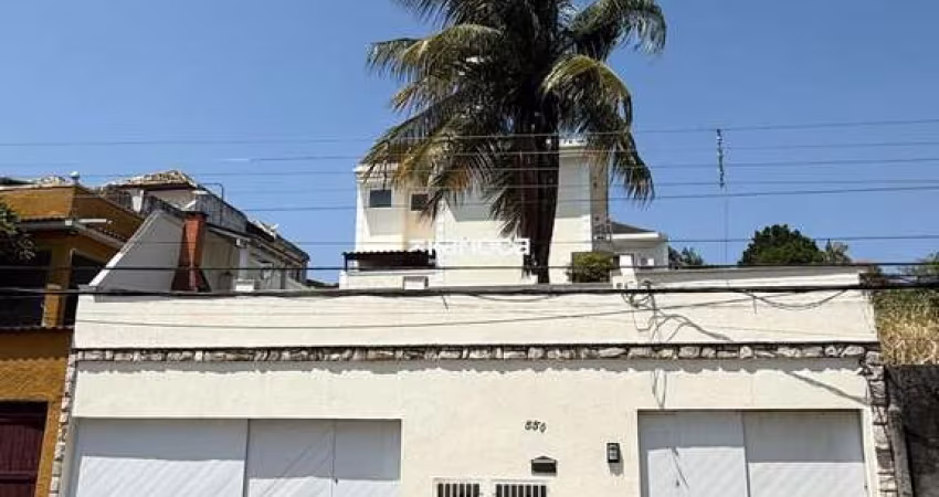 Casa geminada para alugar com 135m², 3 quartos sendo 3 suítes.