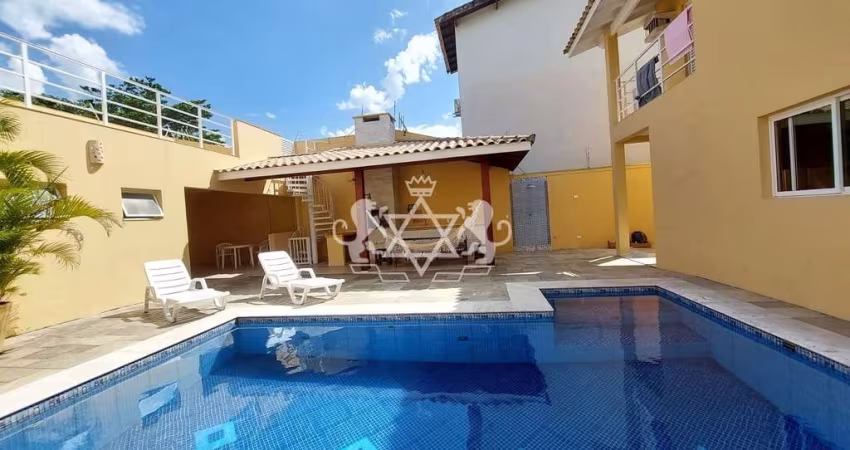 Lindo Sobrado à venda, 04 dormitórios, sendo 01 suíte, piscina, na quadra da praia, Jardim Primaver