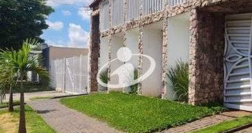 Casa com 3 quartos para alugar no Santa Mônica, Uberlândia 