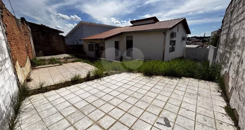Casa à venda em Centro - SP