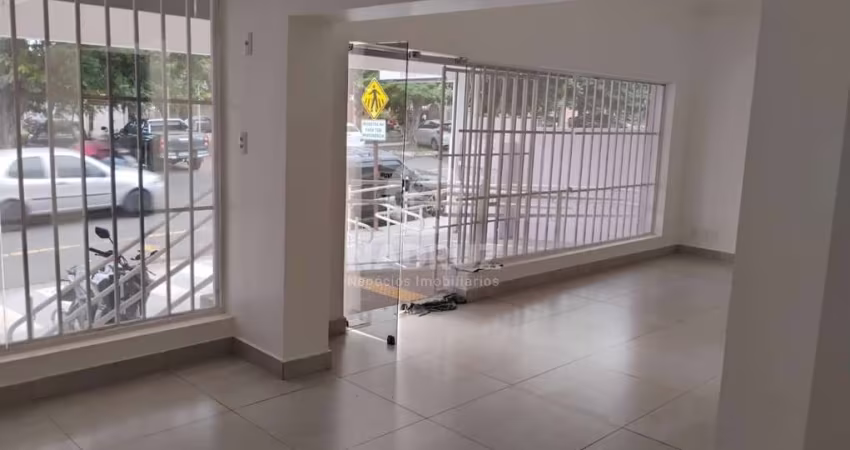 Casa comercial para locação em São José do Rio Preto-SP na Vila Santa Cruz: 2 quartos, 2 salas, 2 banheiros, 1 vaga, 240m².