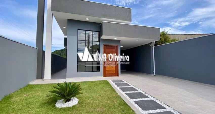 Imóvel novo de lote inteiro, com piscina na cidade de Mongaguá 