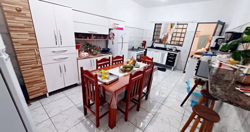 Casa à Venda - 3 dormitórios  - Jardim Santa Inês I em São José dos Campos.