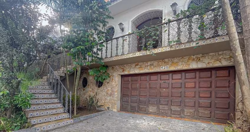 Atraente casa tipo para venda com 4 quartos, sendo 3 suítes, 216m²
