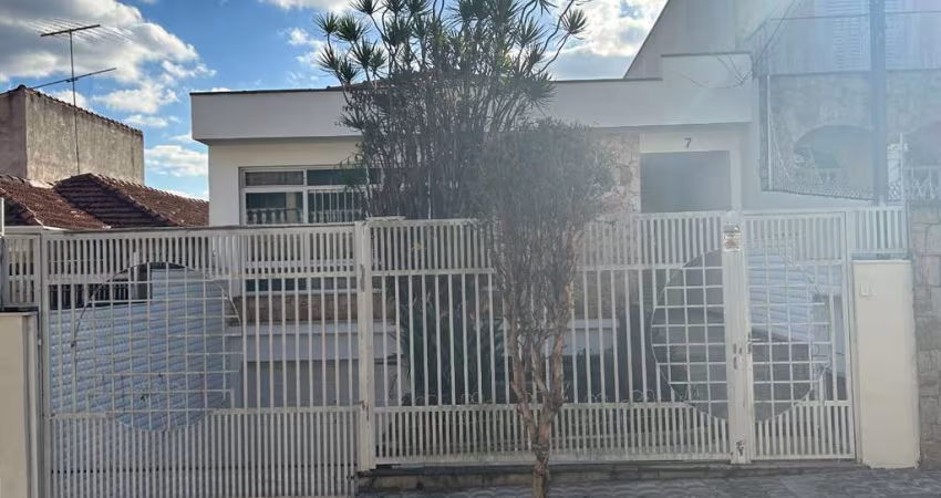 Confortável casa tipo para venda com 4 quartos, sendo 2 suítes, 256m²