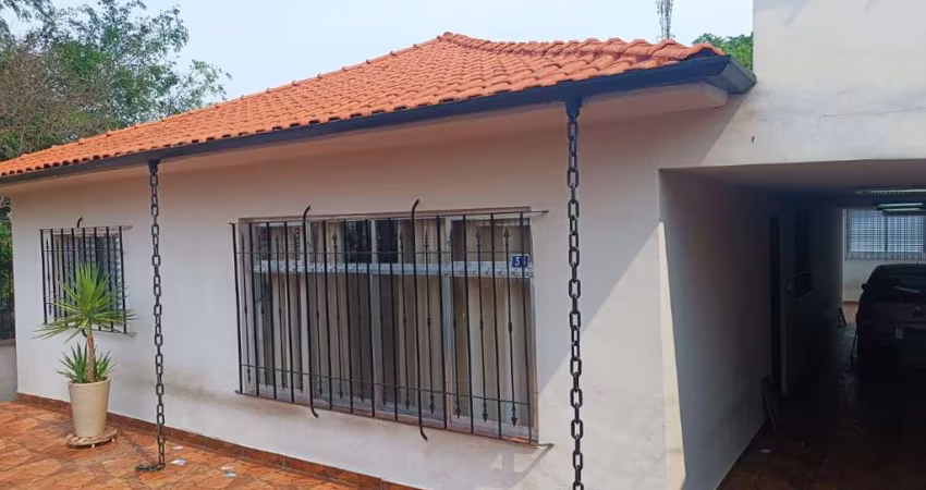 Elegante casa tipo para venda com 3 quartos, sendo 1 suíte, 170m²