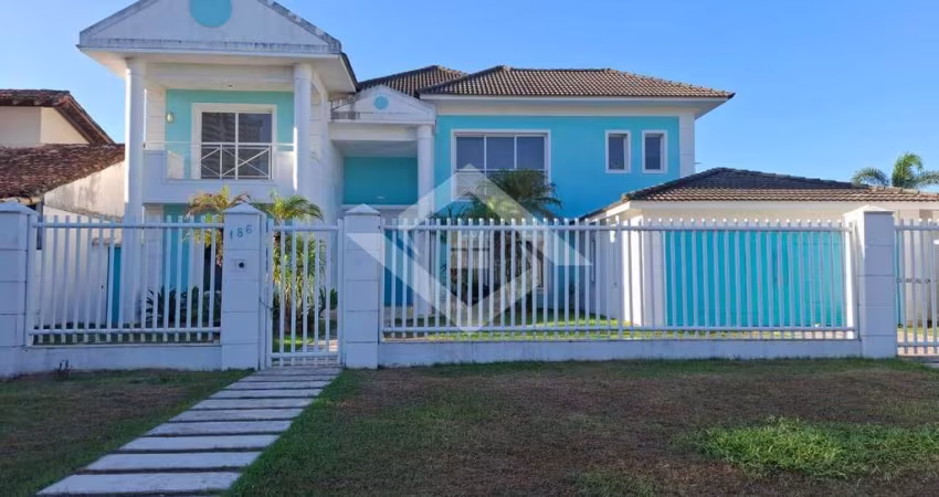 Casa de Alto Padrão à Venda na Barra – 4 Suítes – 900m² – Condomínio Villag