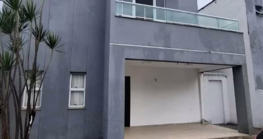 Alugo casa em condomínio seme-mobiliada