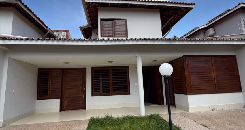 Linda casa em condomínio