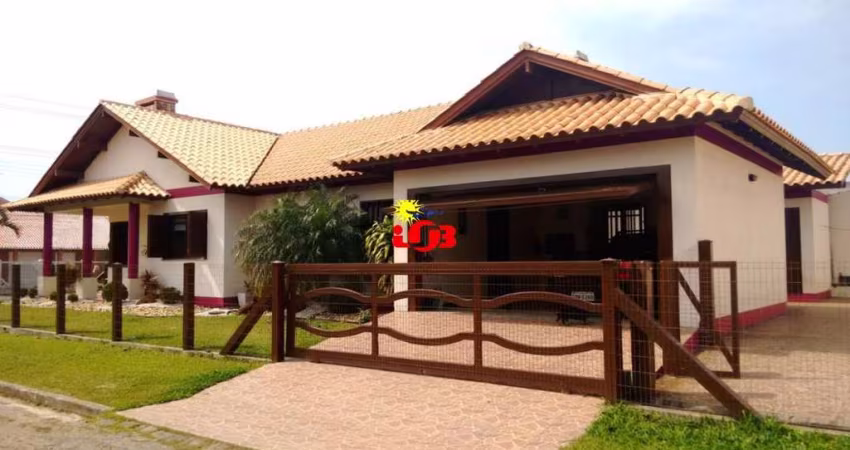 Casa de 4 dormitórios no centro de Tramandaí!