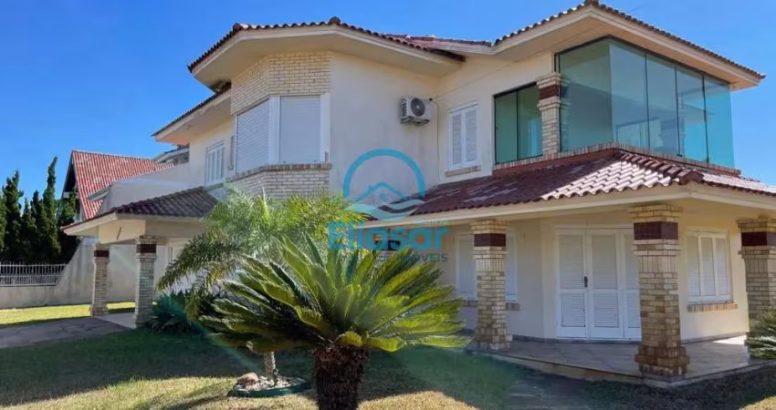 Casa próxima ao mar com Piscina Zona Nova