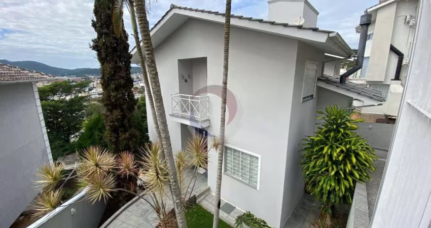 Casa em condomínio fechado com 3 quartos para alugar na Rua Europa, 410, Trindade, Florianópolis