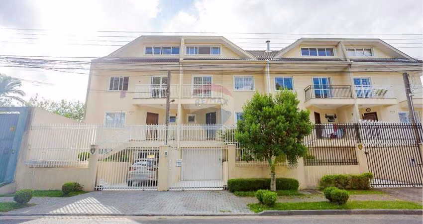 Sobrado triplex com 205m² - 3 quartos  ( 1 suíte com sacada )  com quintal e amplo espaço - Bairro -Hauer