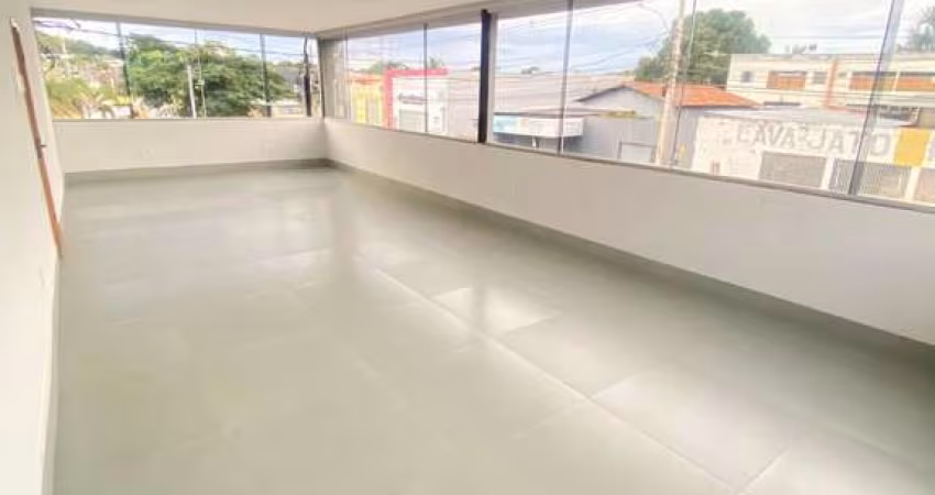 Sala comercial com copa e banheiro na Av. José Carneiro 