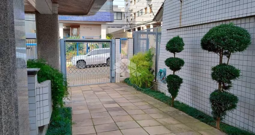 Cobertura triplex possui 4 quartos sendo 2 suites, 3 banheiros, churrasqueira, 2 vagas no Jardim Lindóia