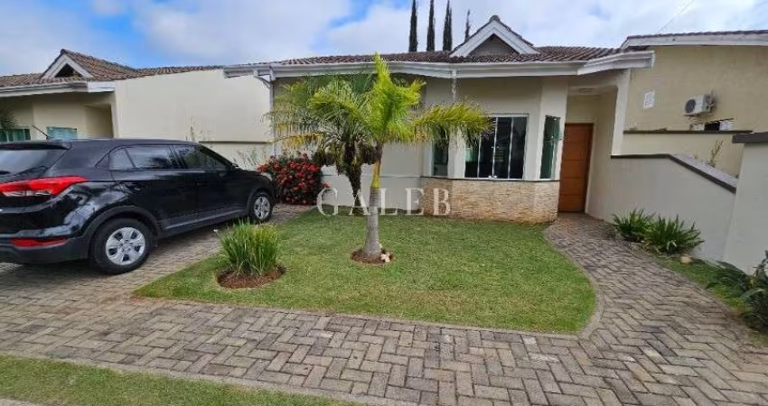 Casa térrea à venda em condomínio dentro da cidade