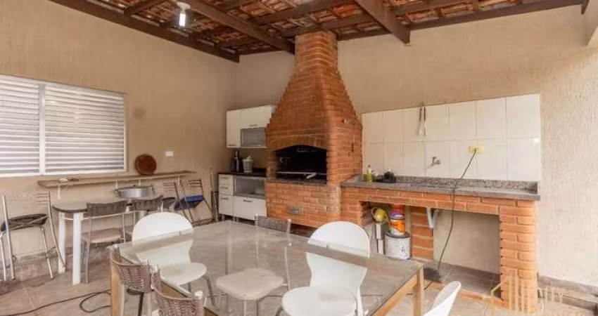 Casa de vila para venda com 4 quartos, sendo 1 suíte, 233m²