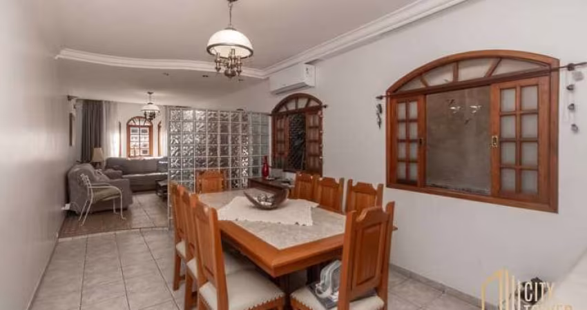 Casa tipo para venda com 5 quartos, sendo 2 suítes, 300m²