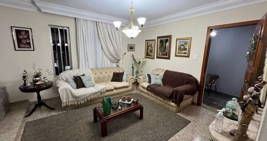 Casa tipo para venda com 4 quartos, sendo 1 suíte, 257m²