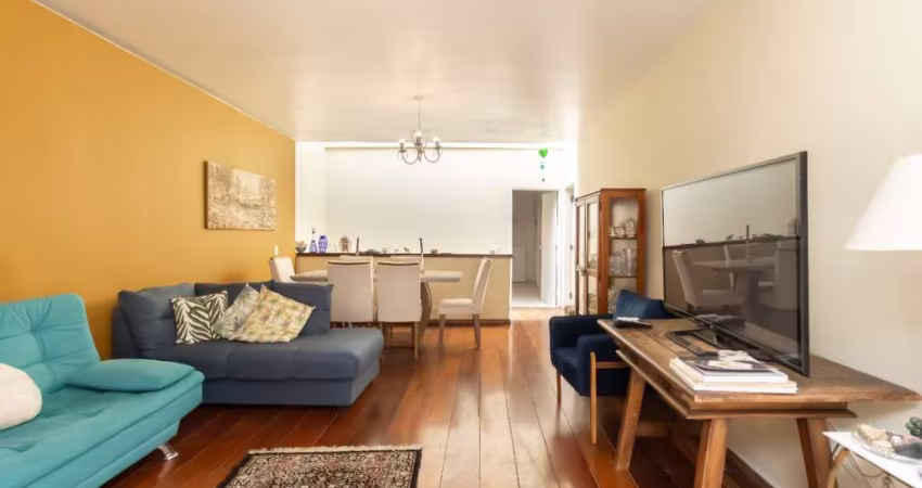 Casa tipo para venda com 3 quartos, 240m²