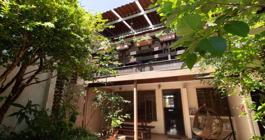 Casa tipo para venda com 4 quartos, sendo 2 suítes, 493m²