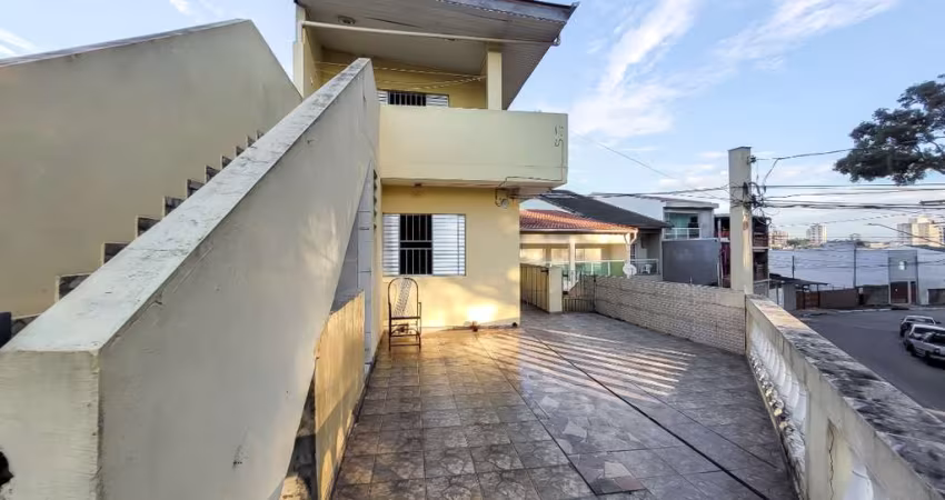 Sobrado para venda com 8 quartos, sendo 1 suíte, 321m²