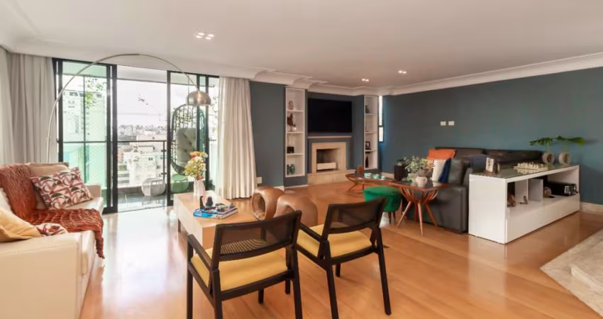 Apartamento tipo para venda com 3 quartos, sendo 3 suítes, 235m²
